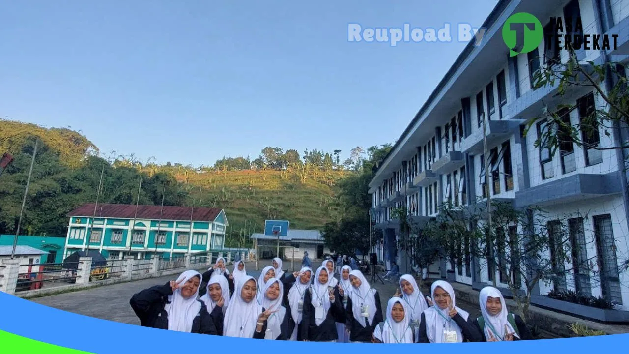 Gambar SMP-SMA Berasrama Darul Hikam Bandung – Bandung Barat, Jawa Barat ke 3